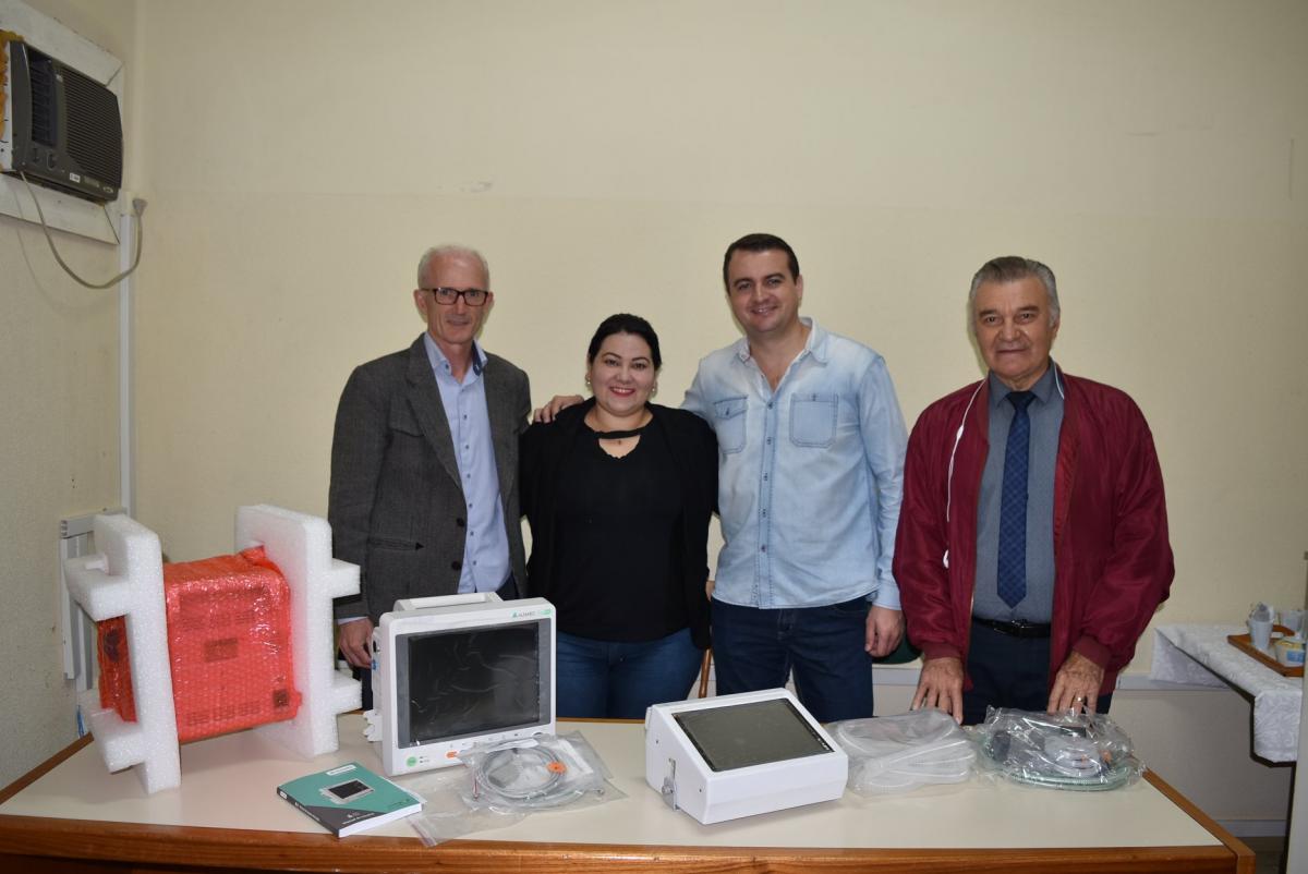 Entrega foi feito pelo prefeito em exercício e pelo secretário da Saúde