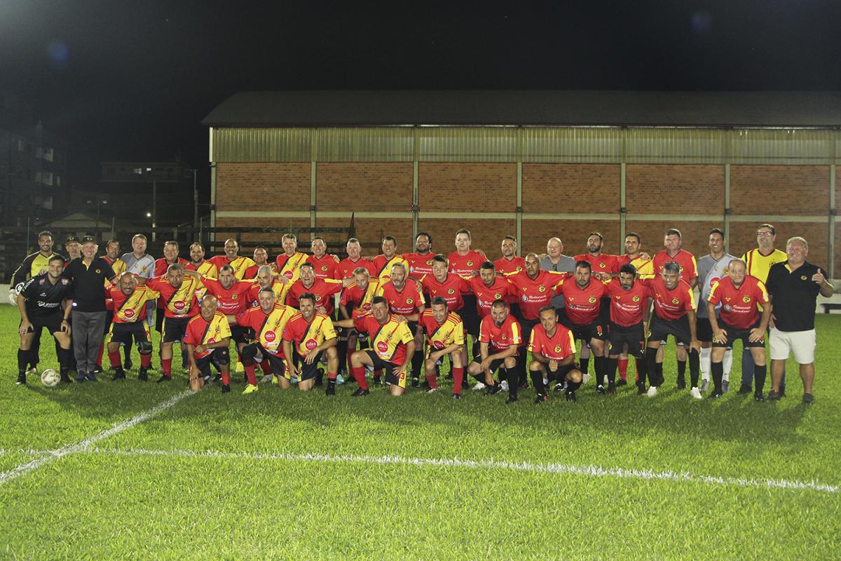Veteranos A e B e o Expressinho do 7 participaram do jogo festivo Veteranos A e B e o Expressinho do 7 participaram do jogo festivo