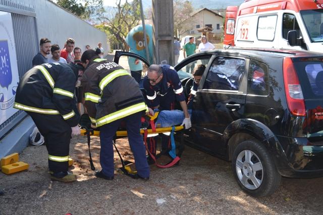 Acidente ocorreu por volta das 13h