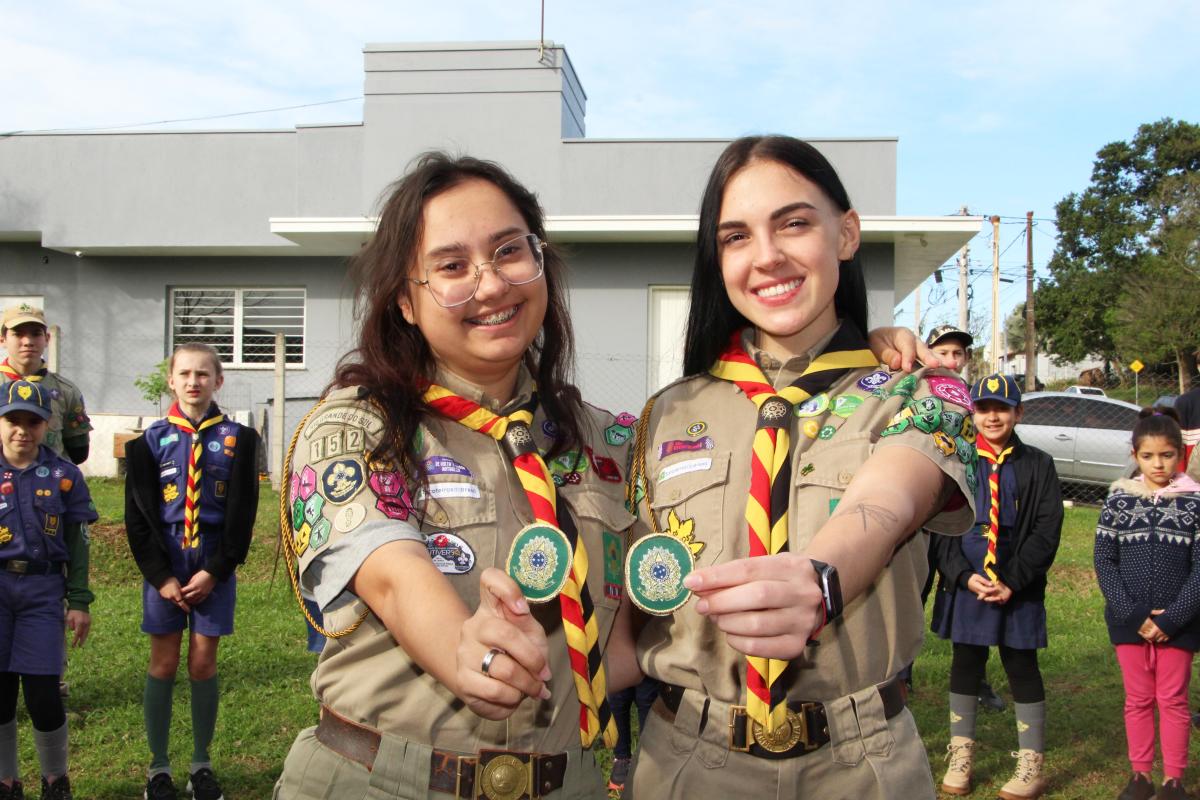 Laura e Amanda conquistaram o distintivo Laura e Amanda conquistaram o distintivo