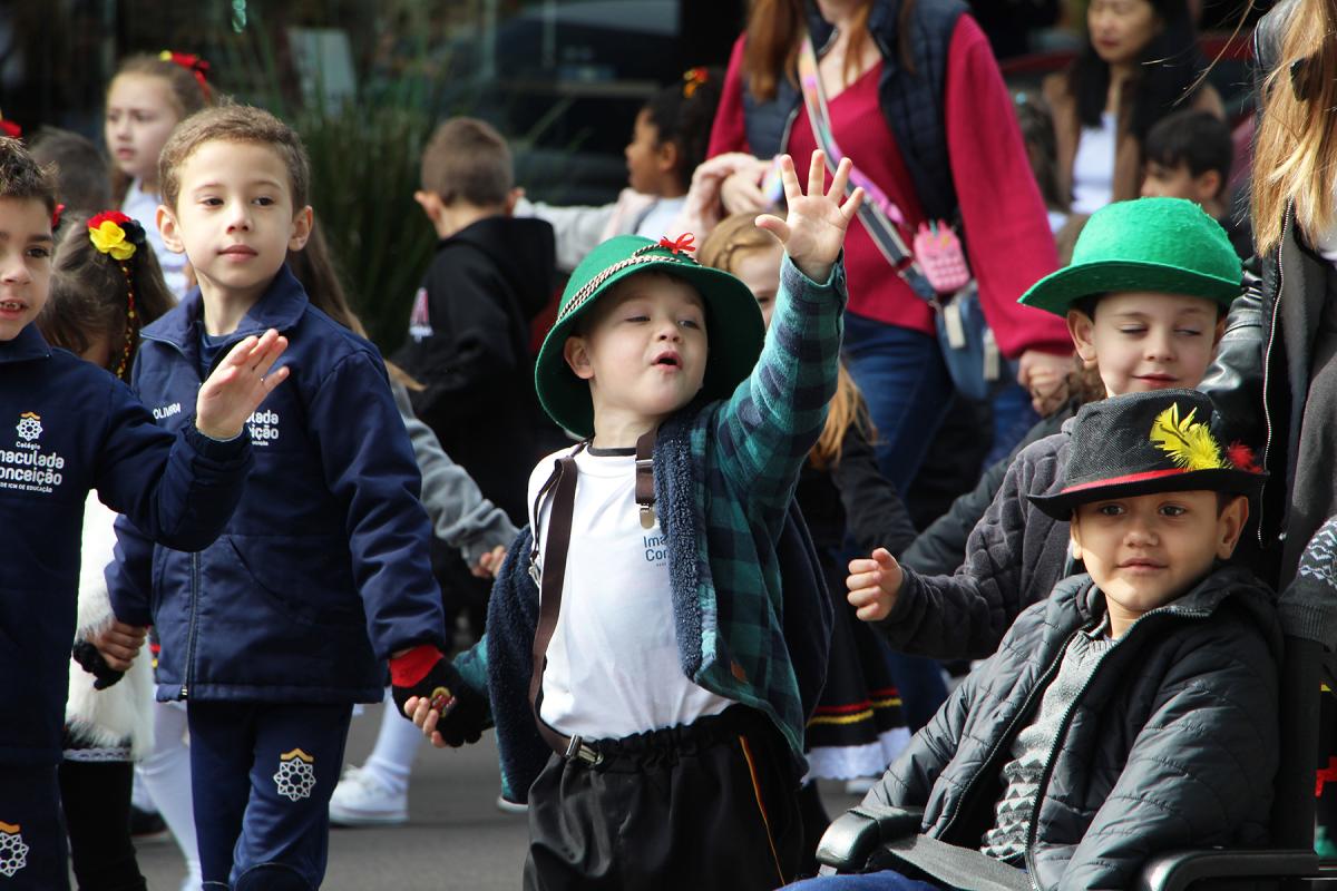 Kerb das Escolas reuniu alunos, educadores e servidores públicos