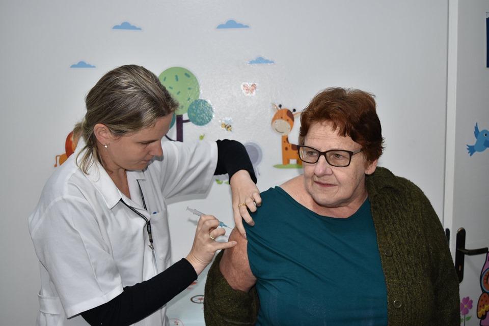 Vacinação dos grupos prioritários segue até sexta