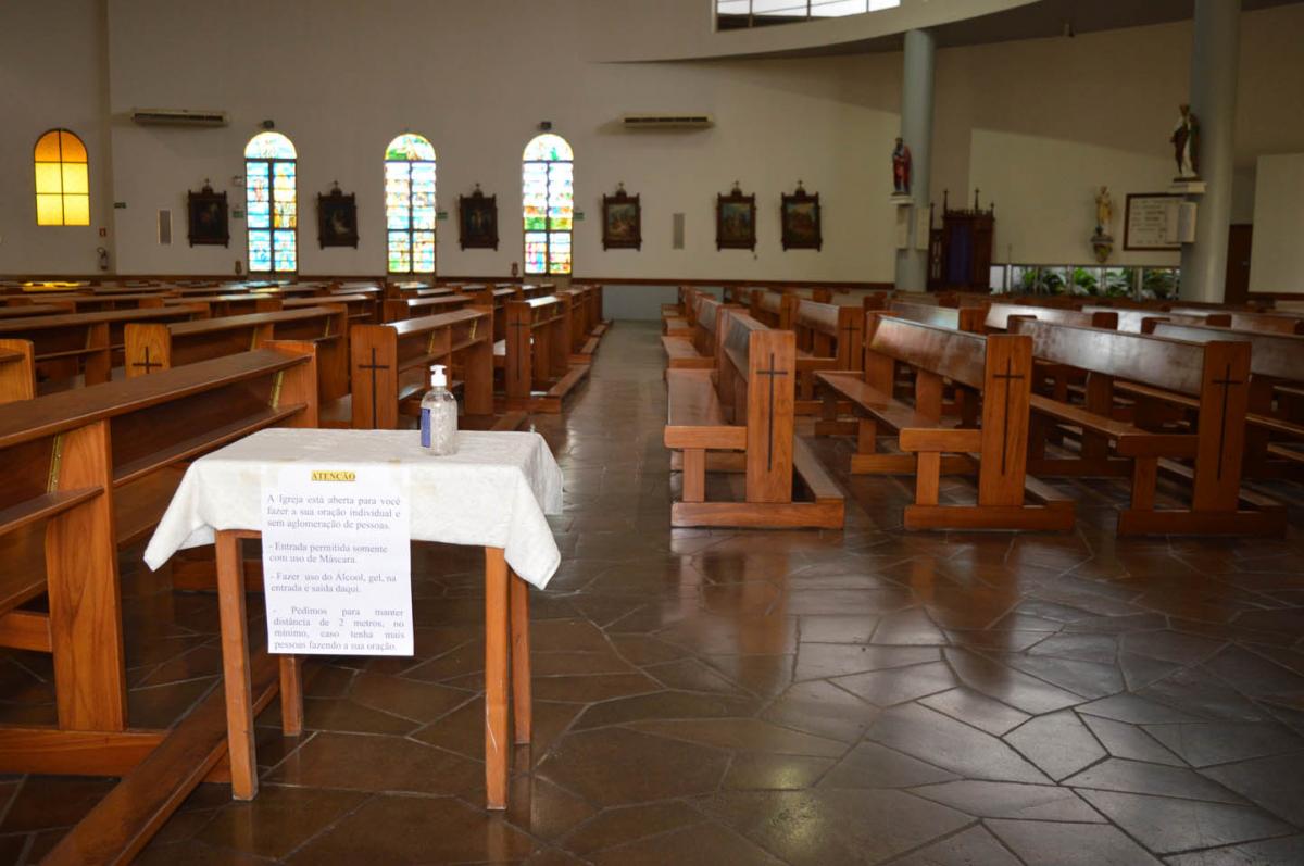 Igreja Matriz pode receber até 175 pessoas Igreja Matriz pode receber até 175 pessoas