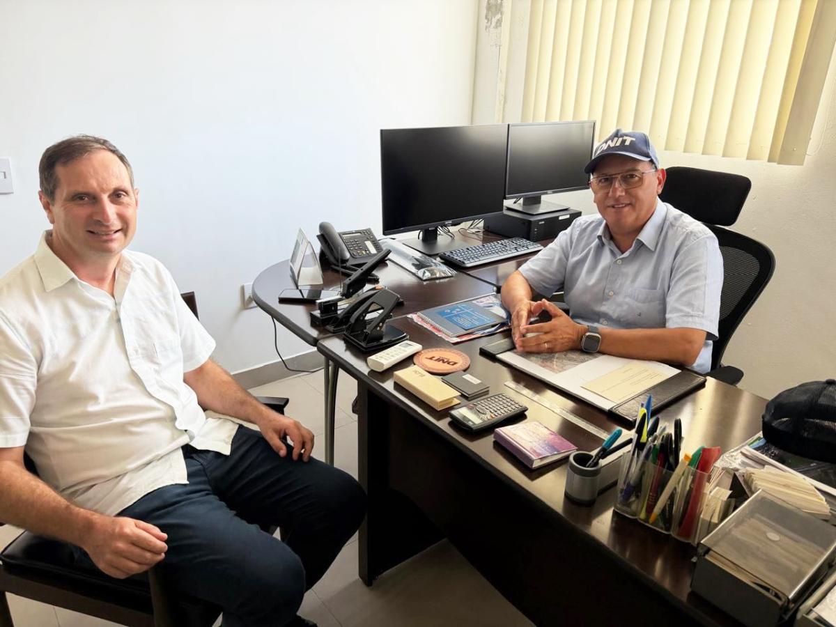 Prefeito Airton esteve com o coordenador Vieira no escritório do DNIT em São Leopoldo (Foto: Divulgação)