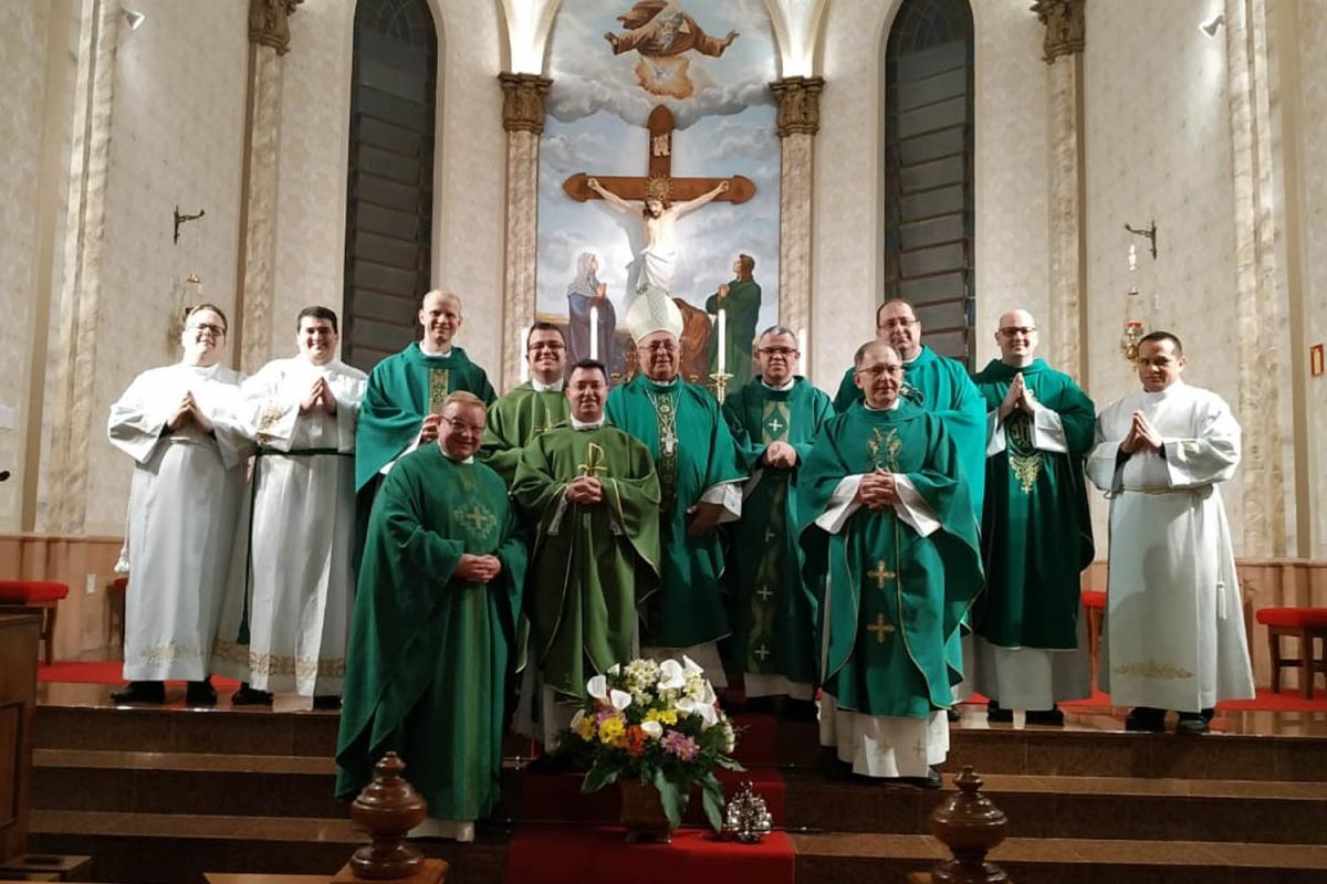 Missa de abertura aconteceu nesta segunda-feira