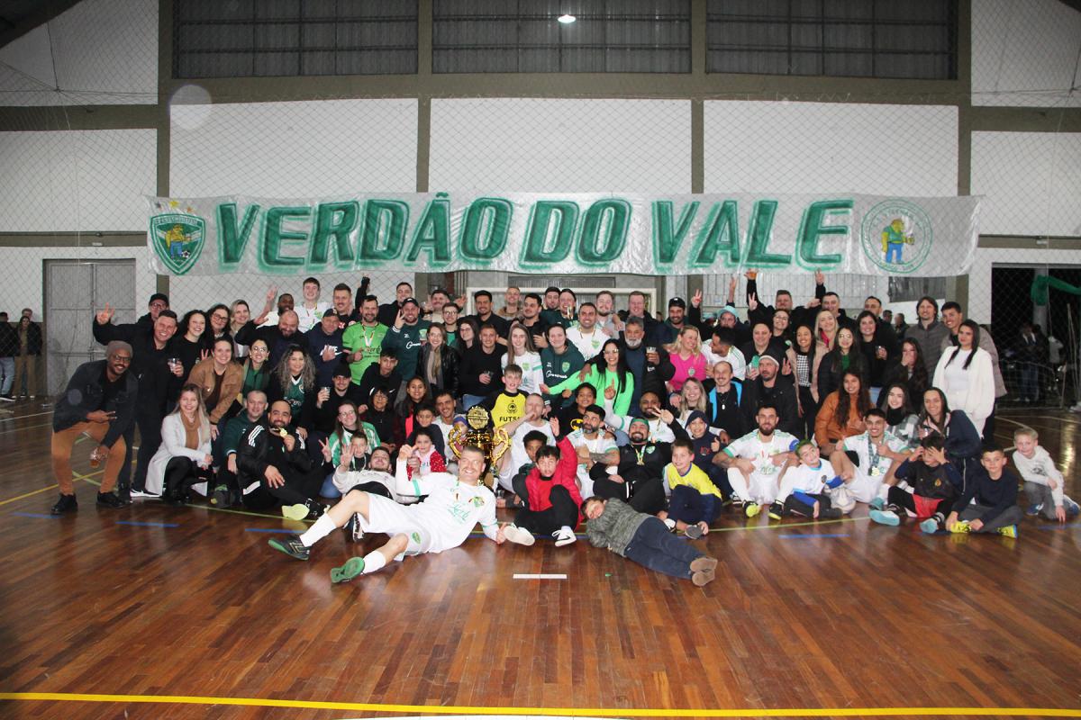Green Brush é o atual campeão da 1ª Divisão Green Brush é o atual campeão da 1ª Divisão