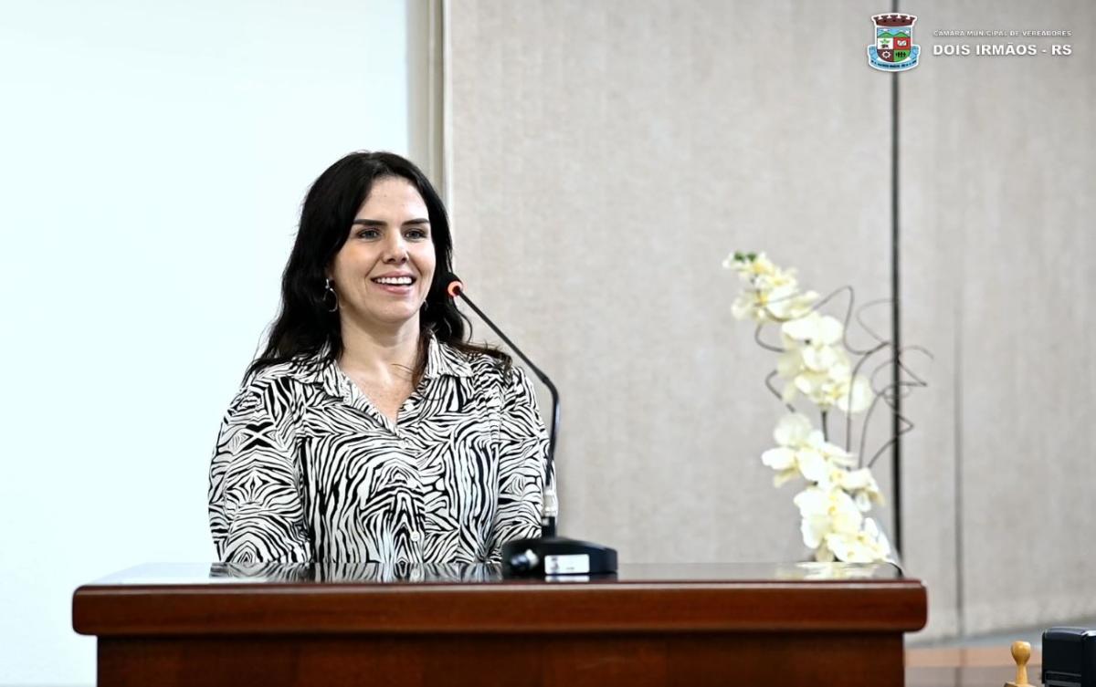 Carina Rosani Dolfini Koch substitui Oneide Castro Carina Rosani Dolfini Koch substitui Oneide Castro