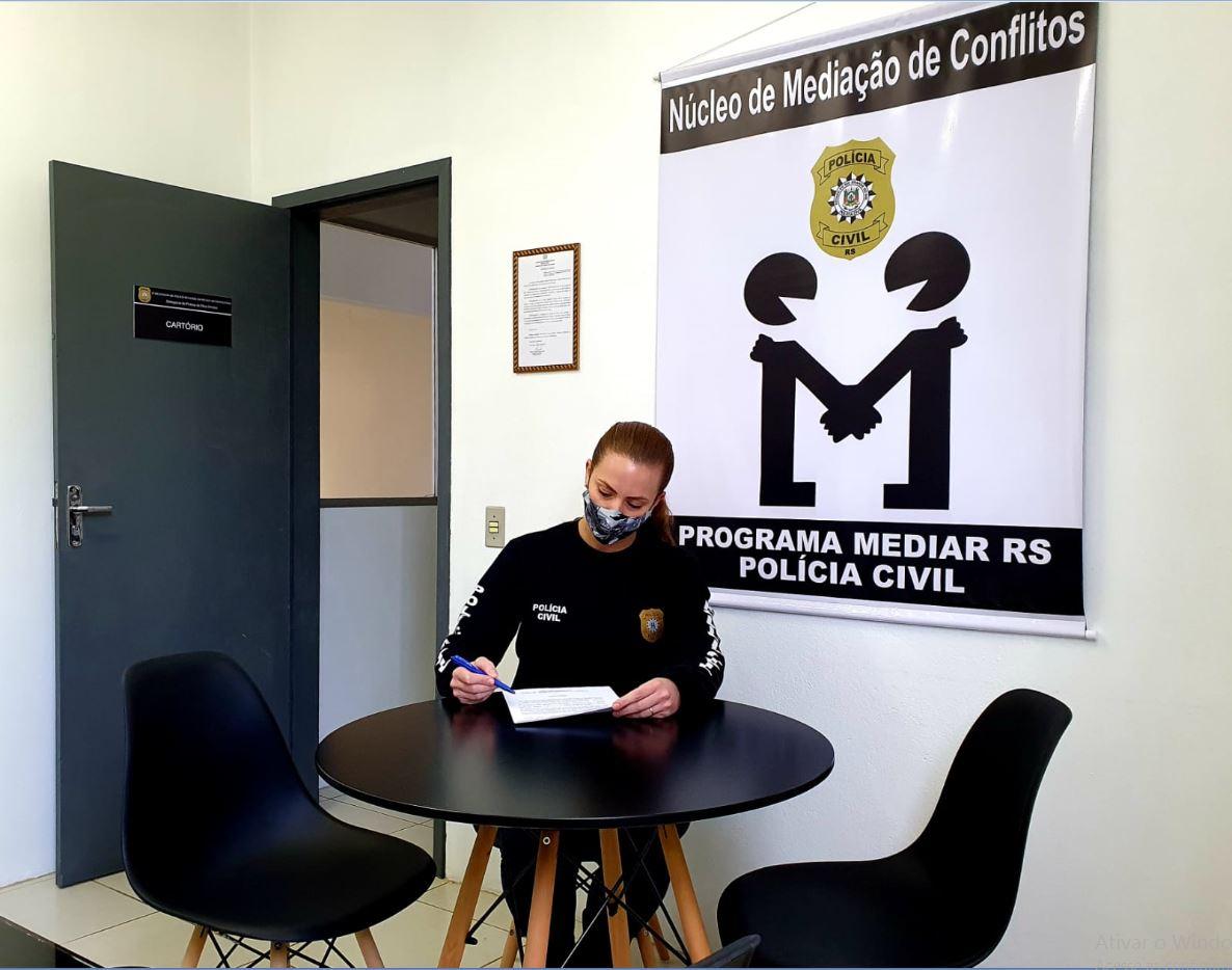 Atualmente, quatro servidores da Delegacia de Dois Irmãos estão habilitados a atuar como mediadores Atualmente, quatro servidores da Delegacia de Dois Irmãos estão habilitados a atuar como mediadores