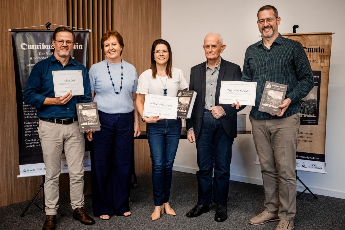 Álvaro Link, Presidente da Sicredi Caminho das Águas, Helena Seger, Heloísa Helena Lopes, Presidente da Casa Cooperativa, Arthur Blásio Rambo, Tiago Luiz Schmidt, Presidente da Sicredi Pioneira
