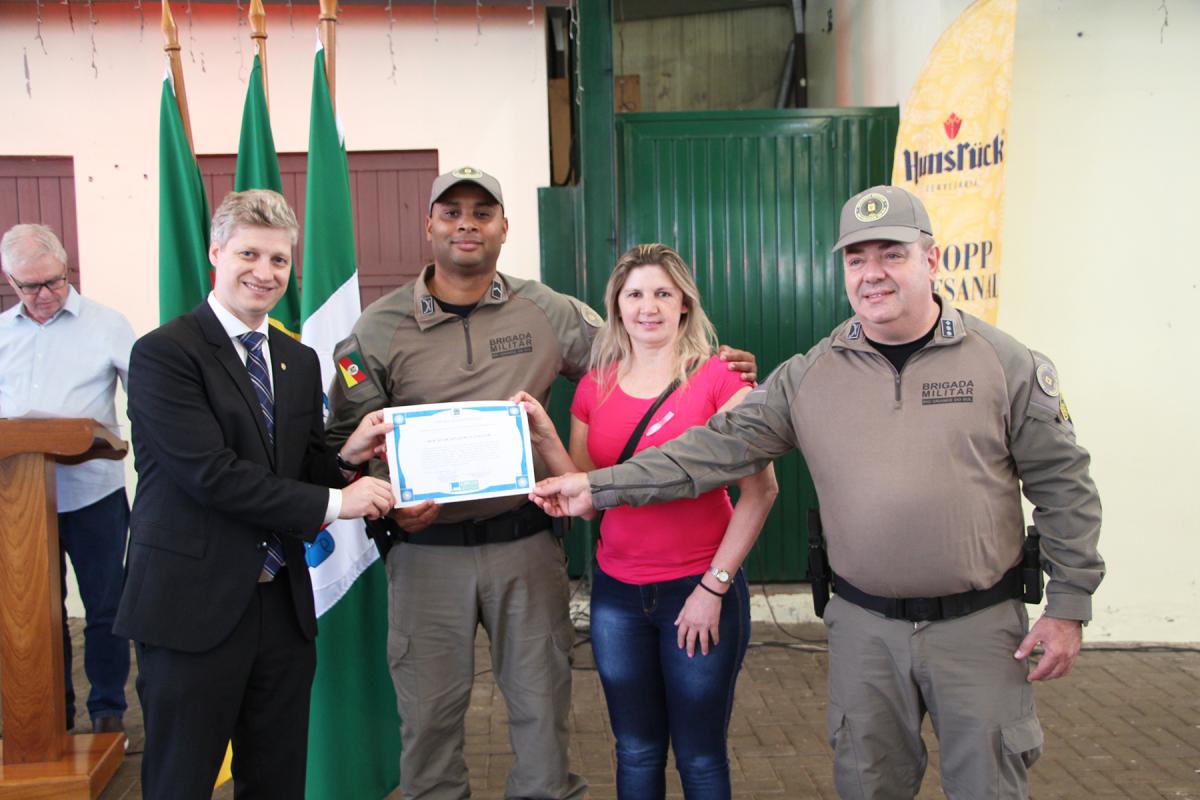 Deputado Marcel, soldado Ezequiel, Madalena e tenente coronel André Deputado Marcel, soldado Ezequiel, Madalena e tenente coronel André