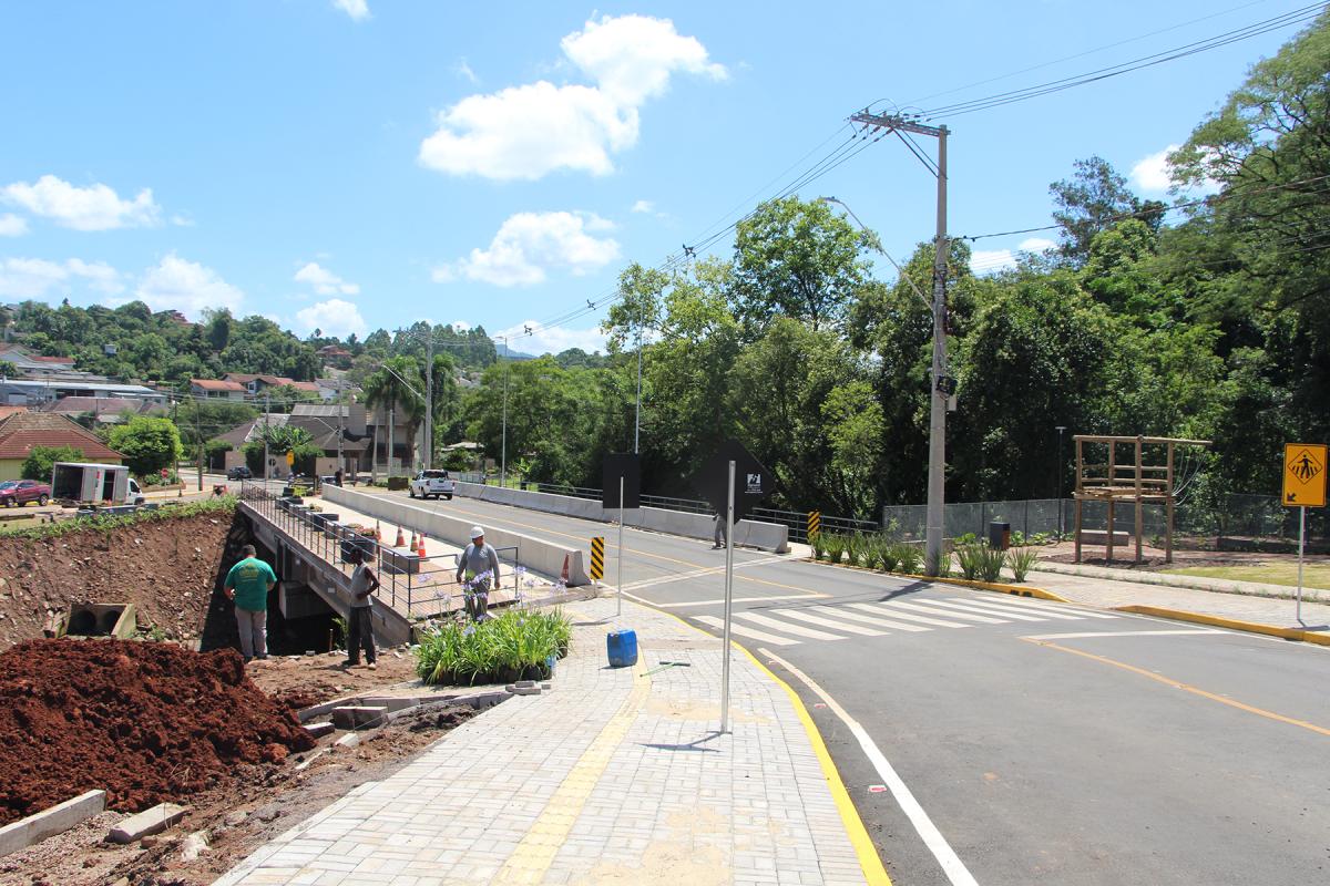 Obra recebe últimos preparativos Obra recebe últimos preparativos