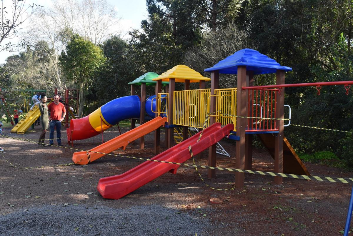 Playgrounds foram instalados nesta semana