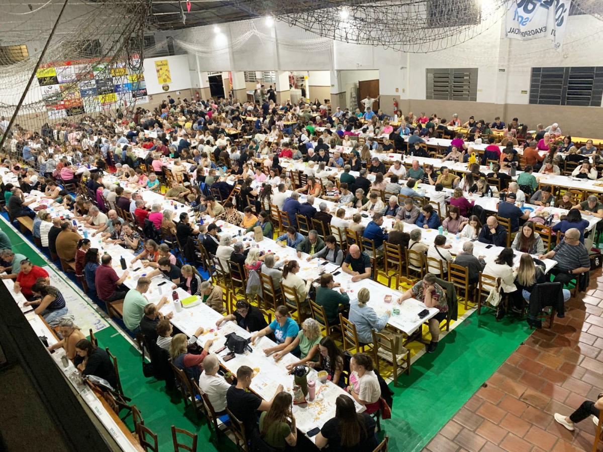 Bingo lotou o Ginásio Santa Cecília no dia 24 de abril (Fotos: Divulgação / Associação)