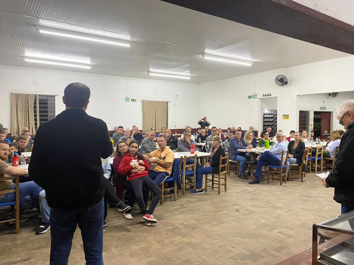 Partido se reuniu no Centro Comunitário Jacob Feiten nesta quarta (Foto: Divulgação)