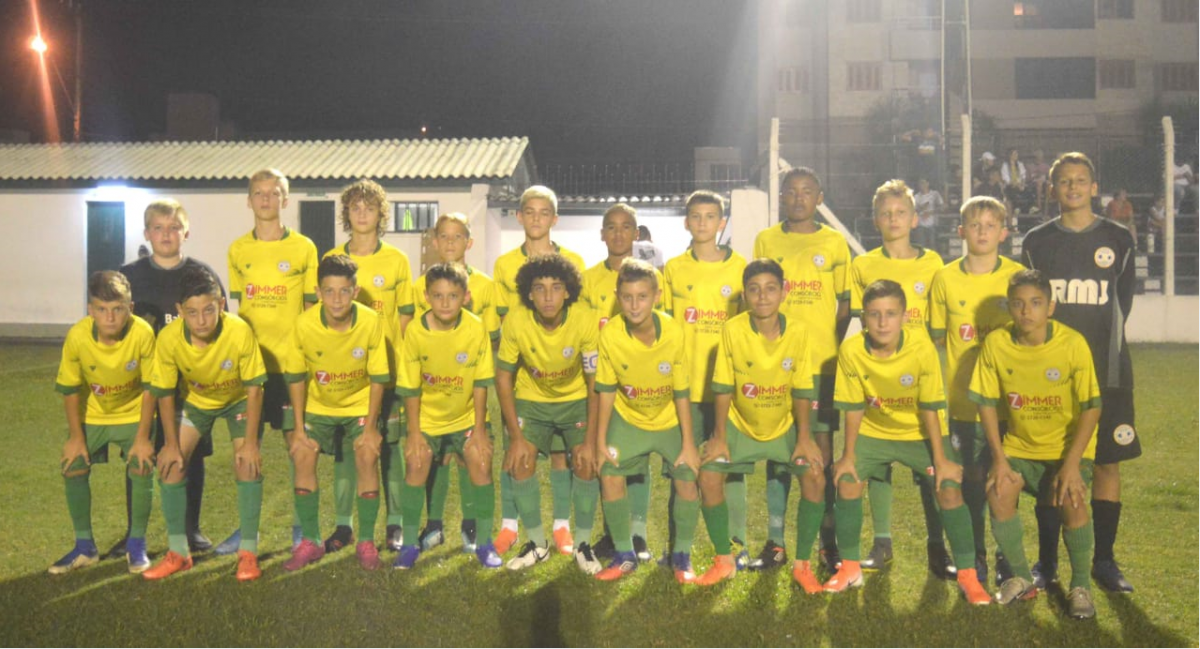 Sub-12 (2007) conquistou o título da Copa Pequeno Gigante Sub-12 (2007) conquistou o título da Copa Pequeno Gigante