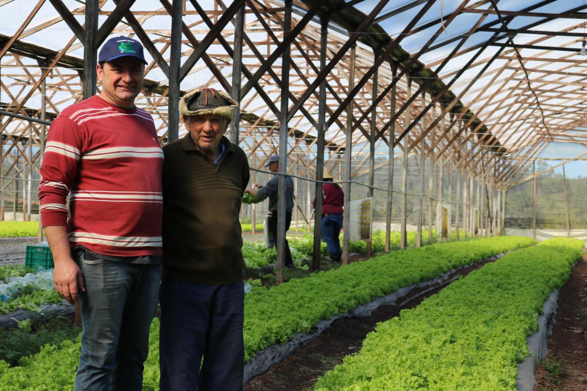 Mauro e o pai, Paulo Becker, da Verduras Becker