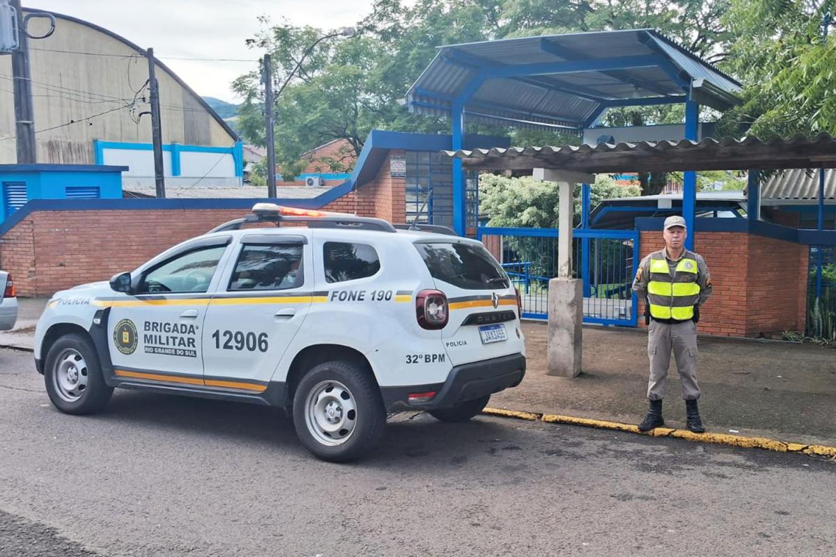 Ronda na escola estadual Affonso Wolf, com sargento Nilson Conceição de Souza