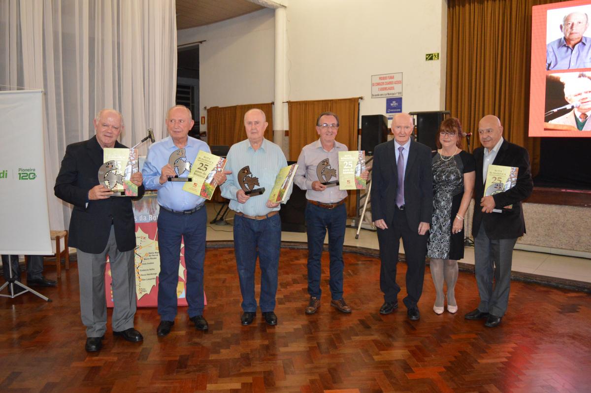 Prefeitos fundadores da entidade foram homenageados
