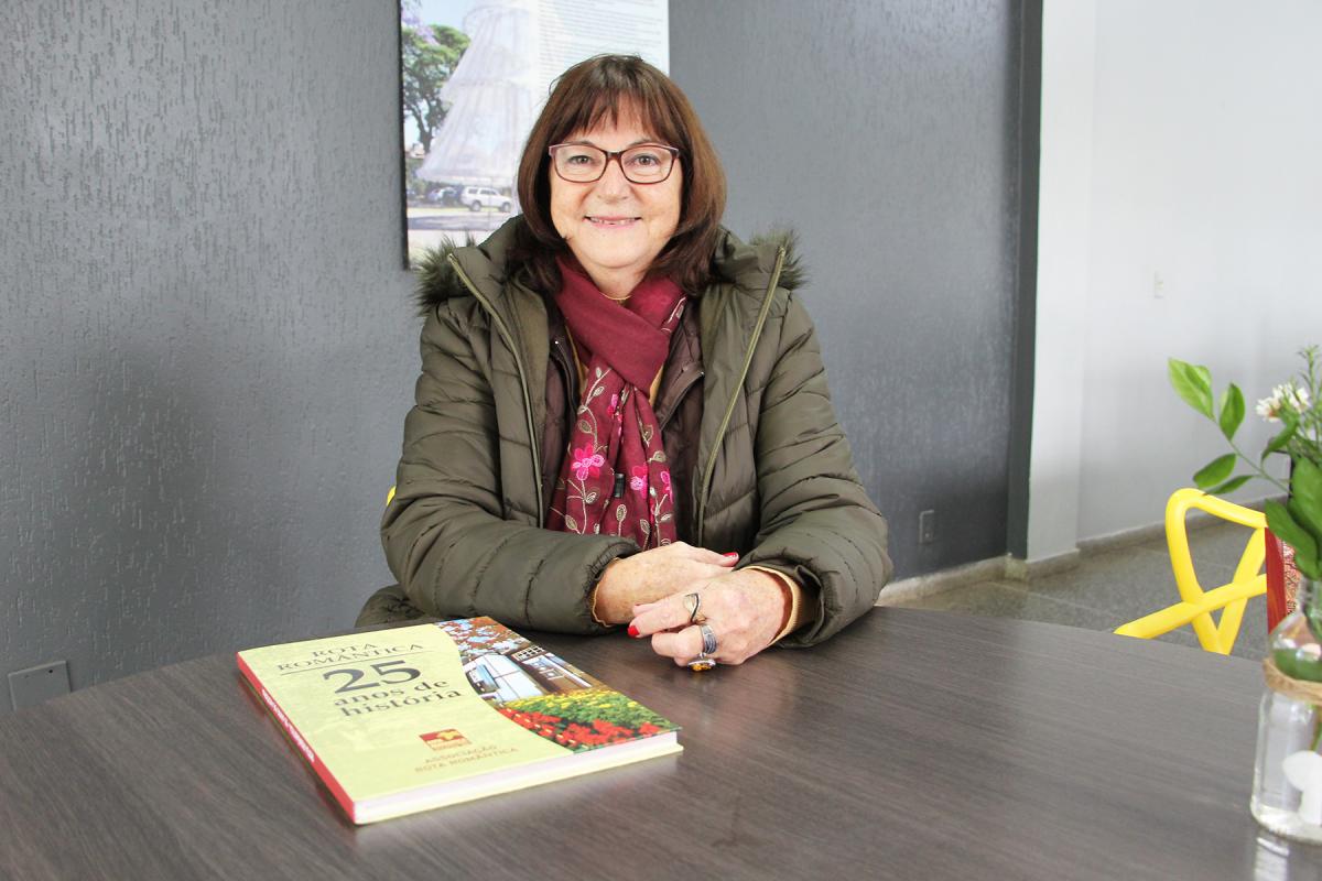 Presidente Terezinha Haas esteve no Jornal Dois Irmãos