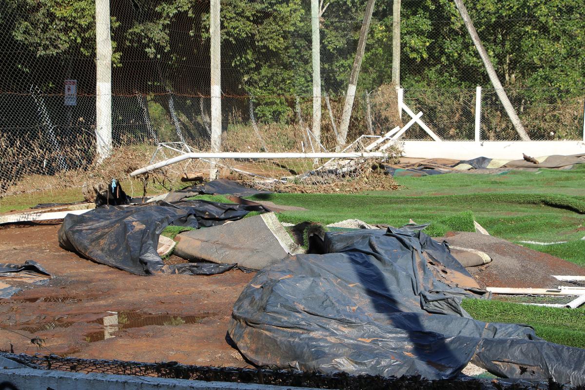 Na manhã desta terça, cenário ainda era de destruição