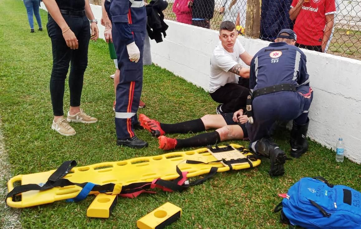 Vítima de agressão, atleta do Green Brush foi removido pelo SAMU para atendimento médico. Caso foi registrado na polícia