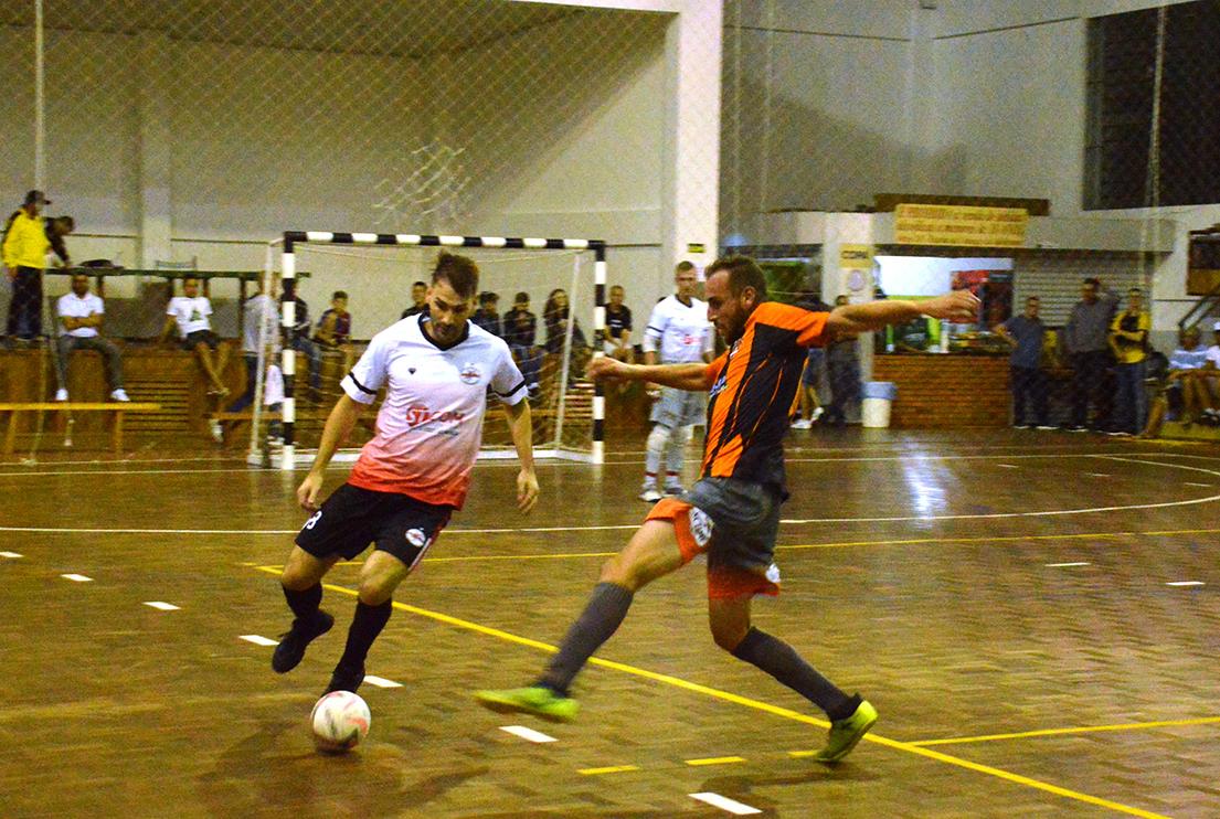 Noite de terça teve jogos no bairro Bela Vista (Foto: Mateus Rodrigues)