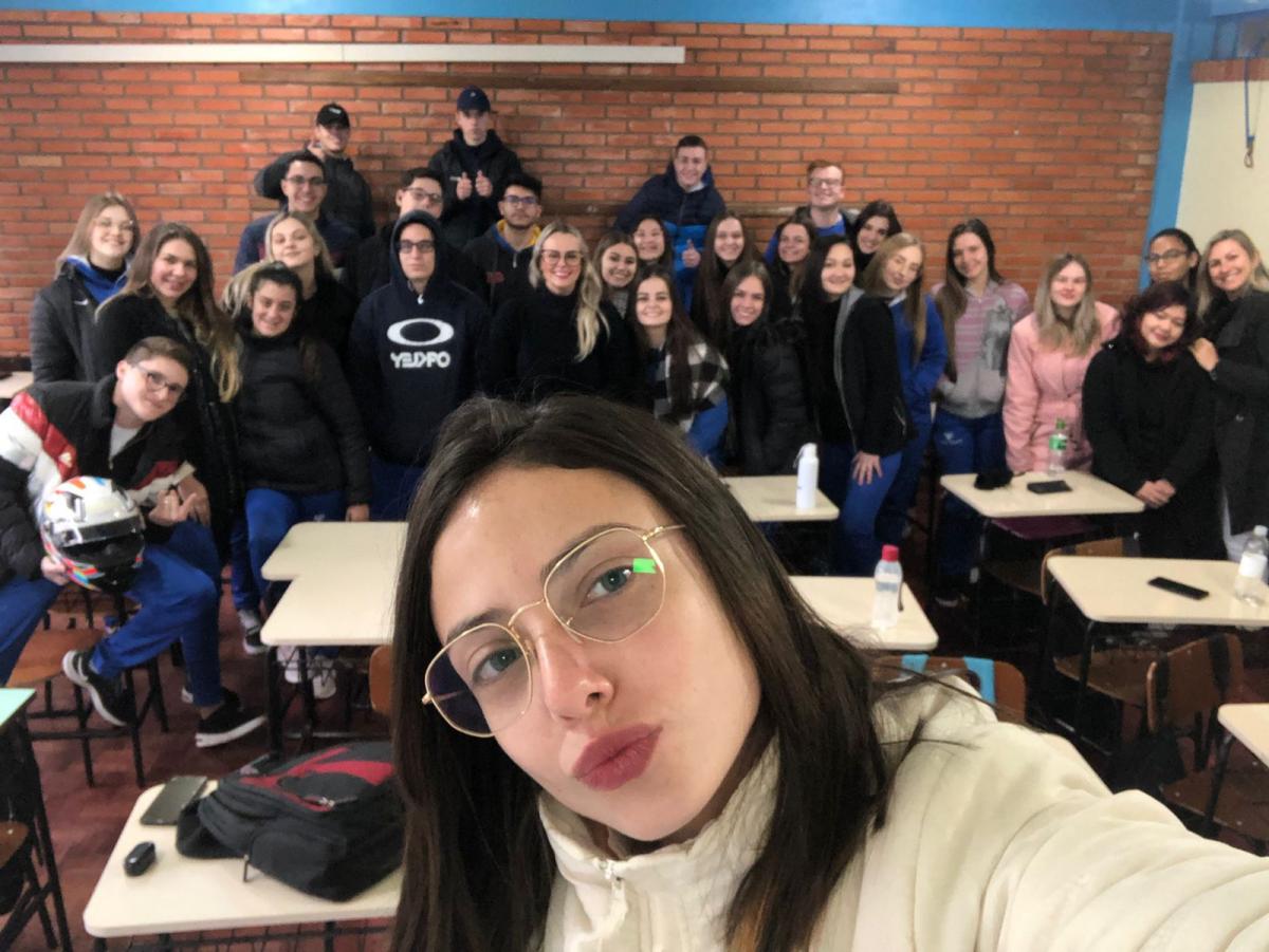 Foto da turma 332, que faz parte do projeto de saúde mental