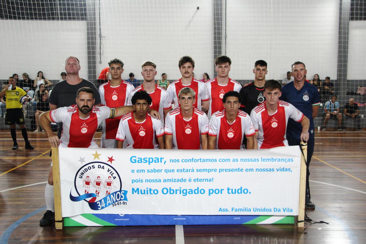 Na estreia, Unidos da Vila fez homenagem a Gaspar Wagner