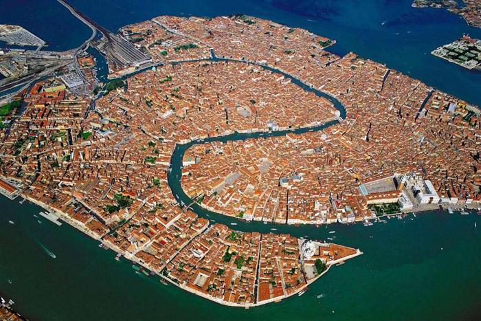 Por Alan Caldas (Veneza - Itália) Por Alan Caldas (Veneza - Itália)