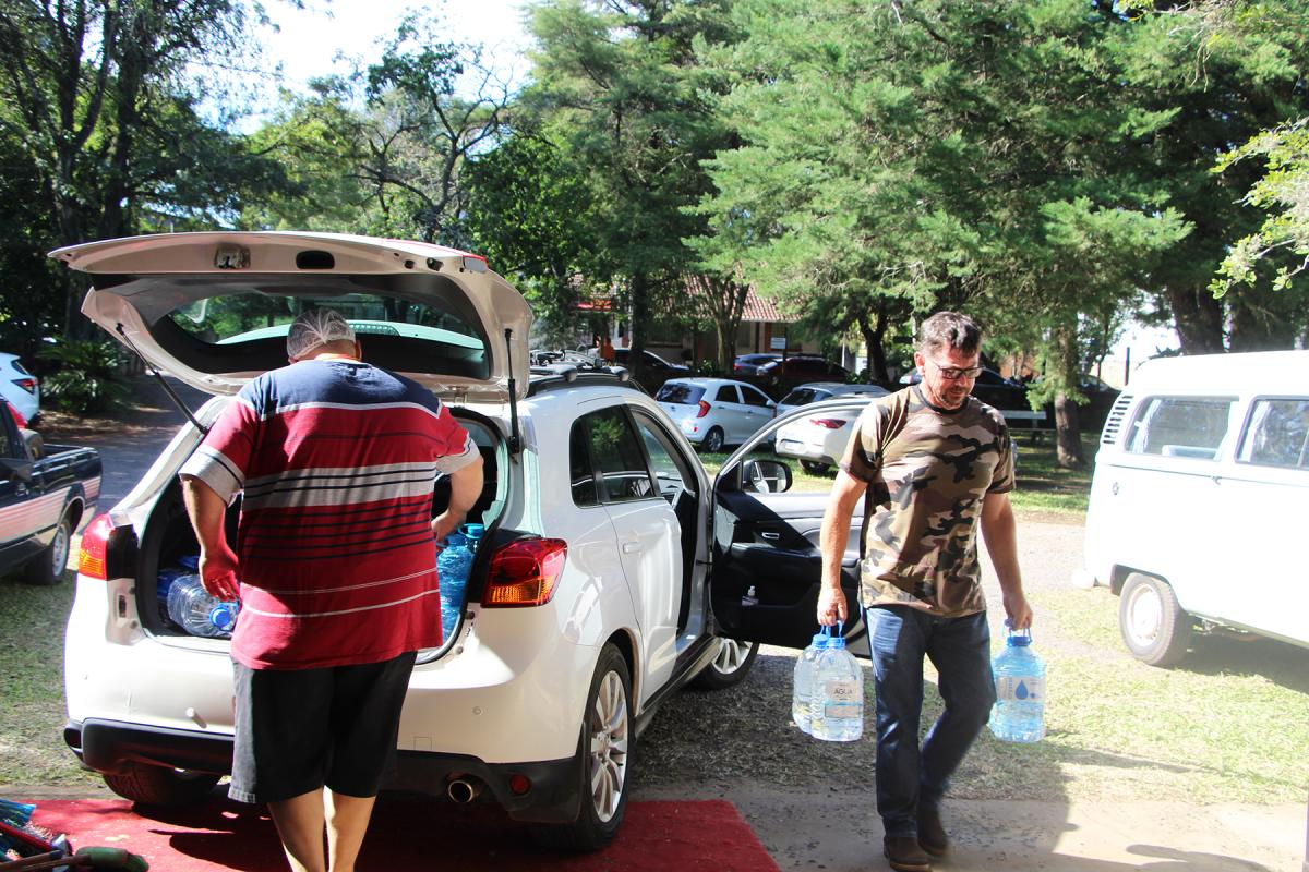 Mobilização segue em Dois Irmãos. Água é um dos itens mais necessários Mobilização segue em Dois Irmãos. Água é um dos itens mais necessários