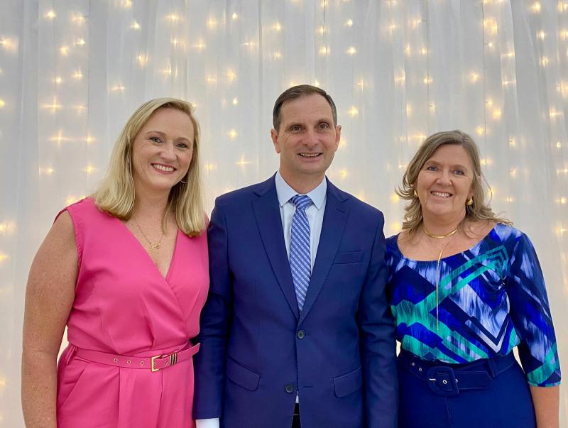Na posse: vice-prefeita Sônia Feldmann, prefeito Airton e ex-prefeita Carla Chamorro (Fotos: Divulgação)