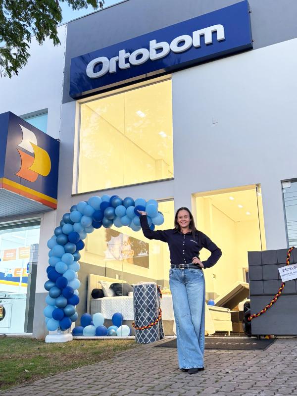 A loja Colchões Ortobom, sob o comando de Bruna Oliveira Zilch, está em novo endereço, agora na Av. 25 de Julho, 713, no Centro
