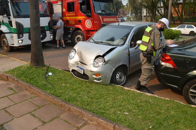 Motorista do Chery QQ foi socorrido