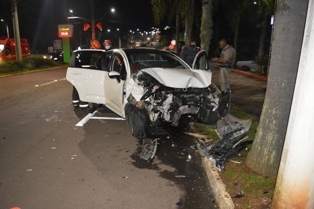 Vítimas foram socorridas por bombeiros e SAMU