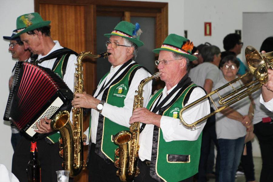 Agricultores e autoridades foram recepcionados com bandinha típica alemã