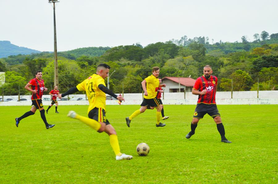 Amistoso entre o Veterano A e Veterano B do 7 abriu o evento no sábado