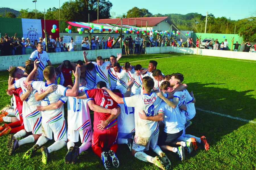 Ao final da partida, Unidos da Vila orou e agradeceu pelas vitórias dentro e fora do campo