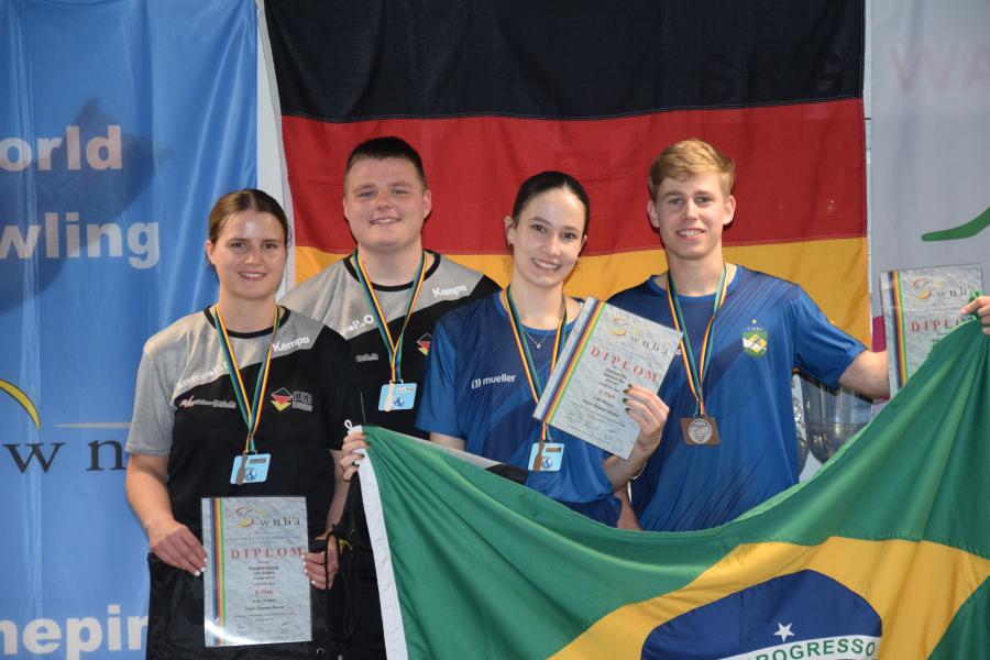 Ao lado de Stefani Zils, levou medalha de bronze na modalidade Team Doppler