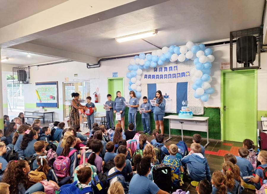 Apresentação sobre o início da escola