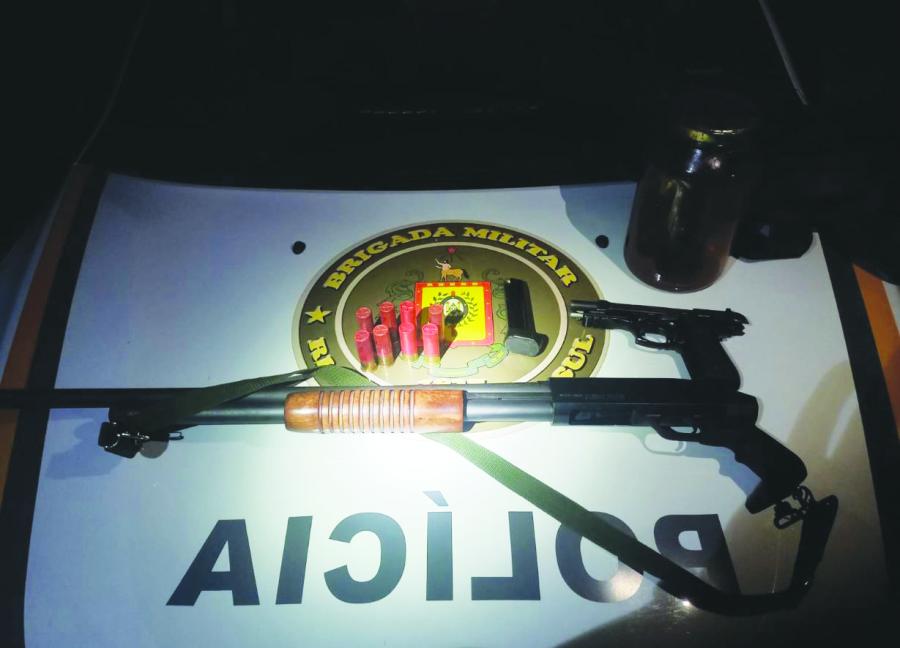 Arma localizada no Jaguar (Foto: BM)