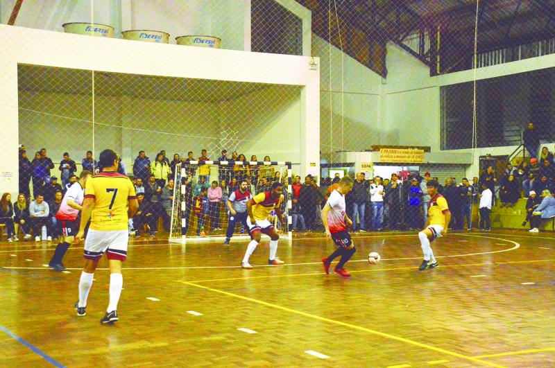 Jogos aconteceram no Ginásio Felippe Wendling