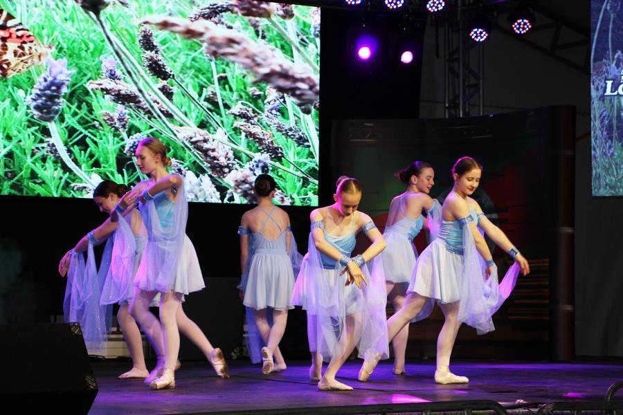 Bailarinas encantaram o público na abertura do evento