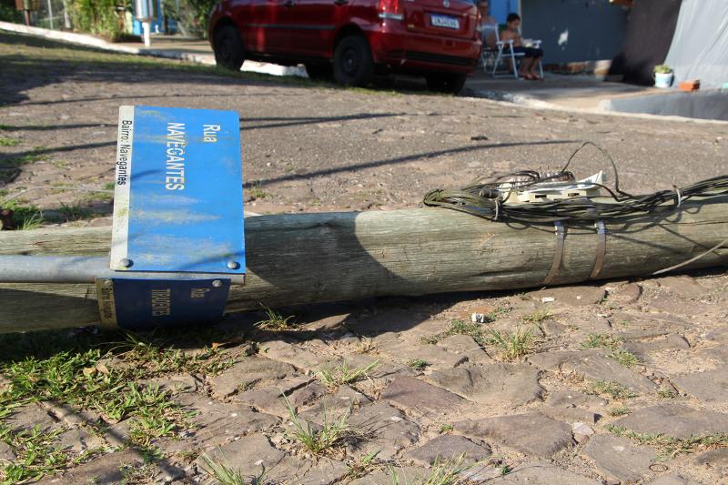 Um dos postes ficava na esquina da rua Tiradentes com a Navegantes