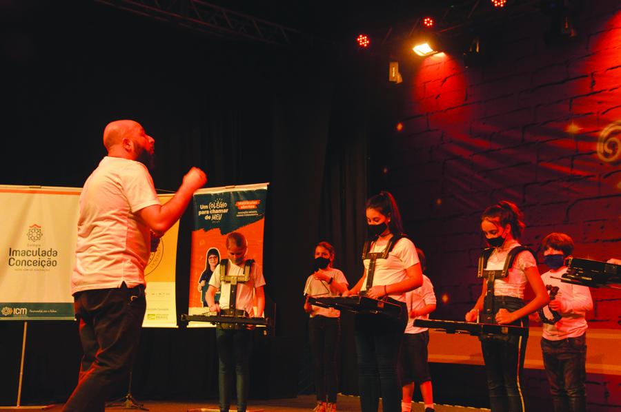 Banda Marcial da escola foi muito aplaudida pelo público