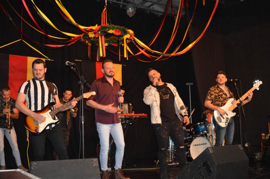 Banda Rainha Musical cantou seus sucessos