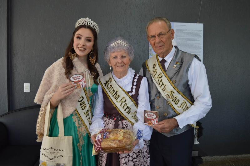 Rainha Tainara Schneider, Rainha e Rei do Kerb, Lori e Darcy e Engelmann