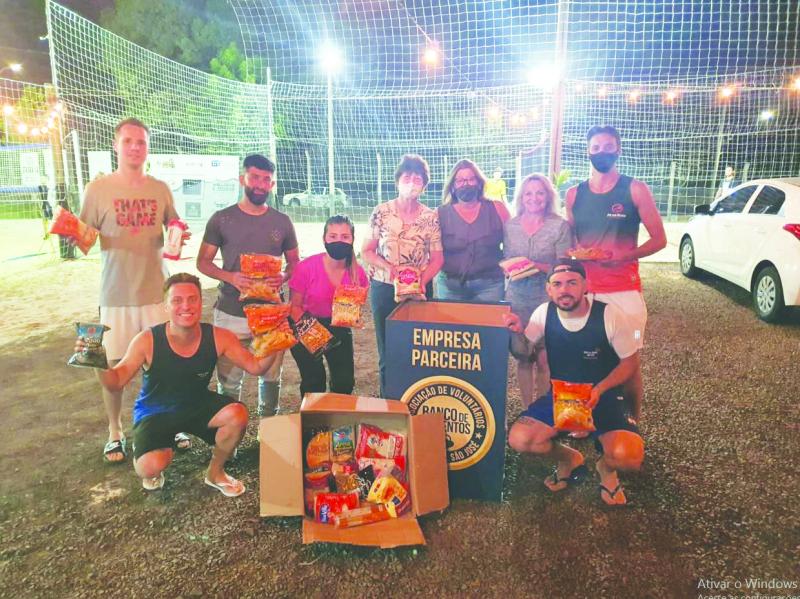 Doações foram entregues quinta-feira (28) no Pé na Areia Beach Sports