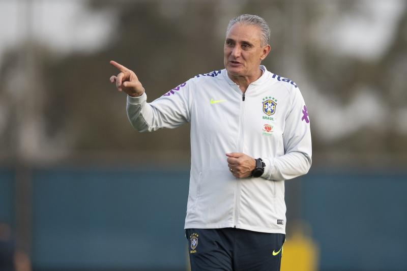 Técnico Tite prepara a equipe para jogo em solo gaúcho