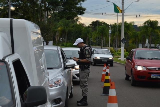 Uma das barreiras ocorreu na Av. João Klauck, no bairro Moinho Velho (Créditos: Thaís Lauck)