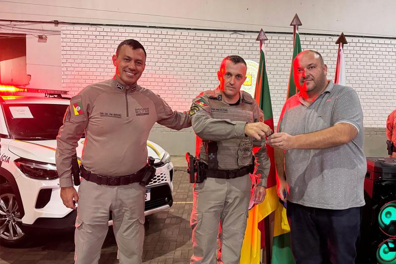 Tenente-coronel Beron, tenente Elton e secretário Carlos (Foto: Divulgação / PMDI)